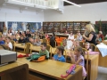 Knižnica plná detí